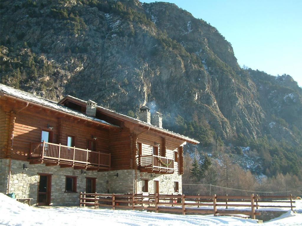 Agriturismo Les Hiboux Brusson Exterior photo